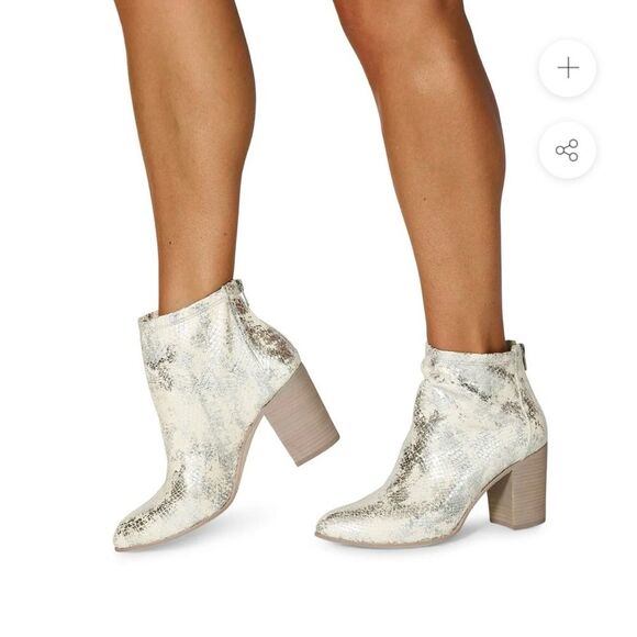 Chocolat Blu Leather Boston Block Heel Silver Cream Snake Booties Size 40 NIB - Picture 8 of 10